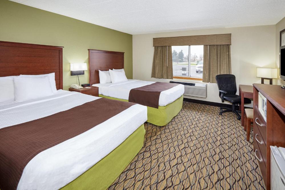Queen Room with Two Queen Beds - Non-Smoking interior